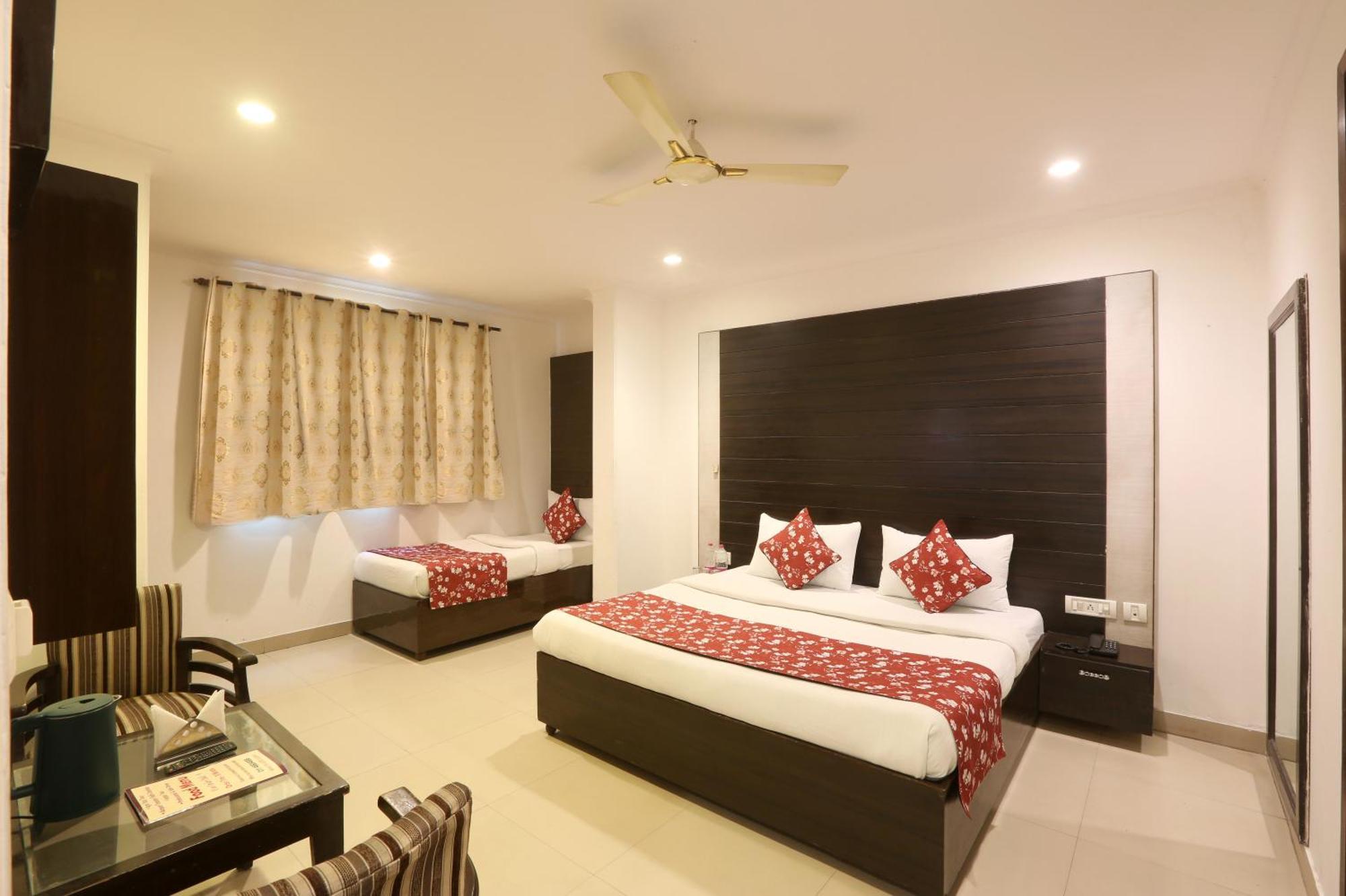 Airport Hotel Chanakya Delhi New Delhi Exterior photo