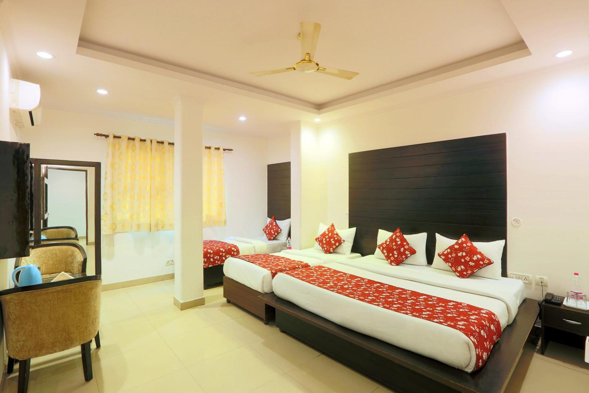 Airport Hotel Chanakya Delhi New Delhi Exterior photo