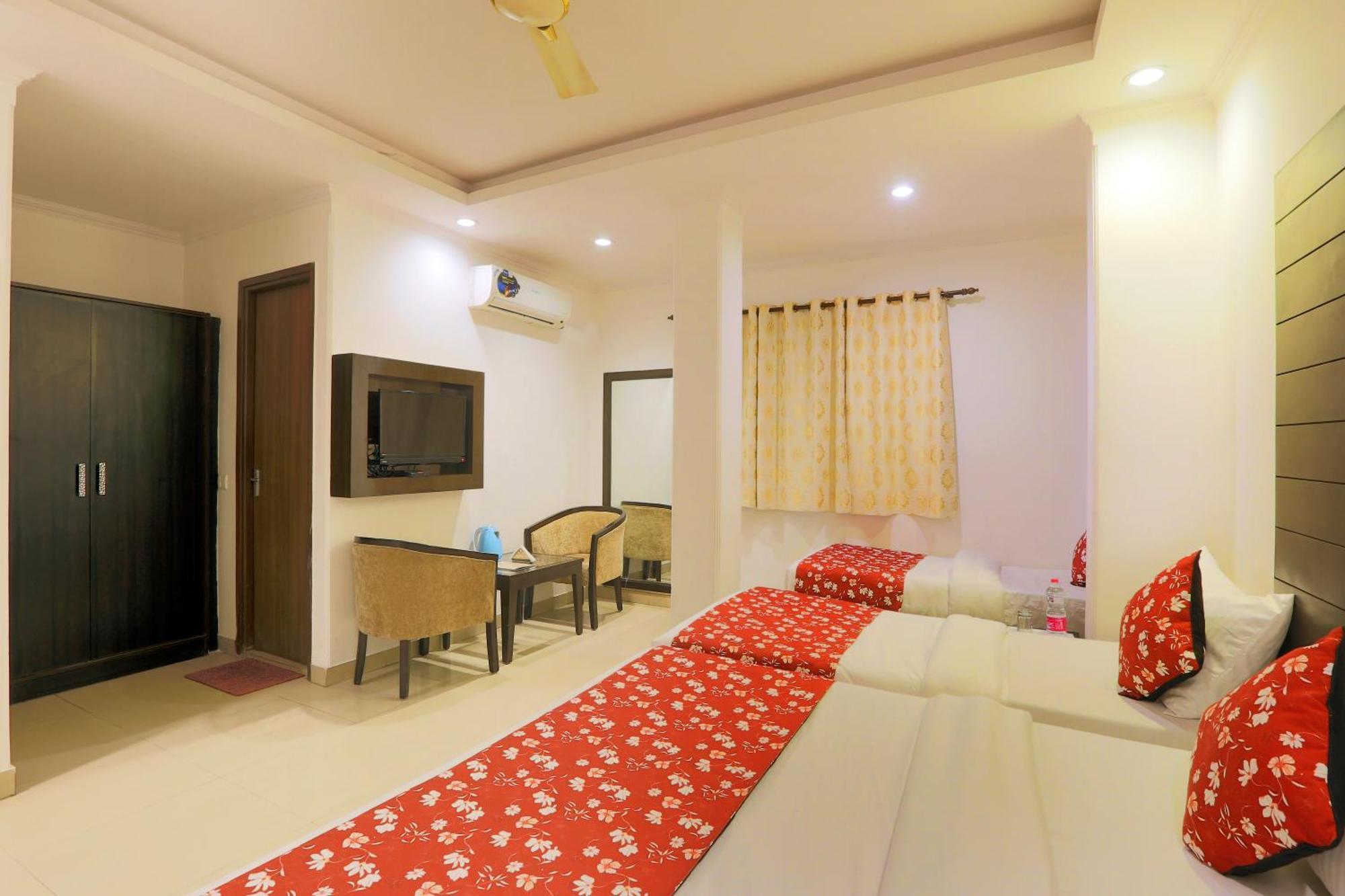 Airport Hotel Chanakya Delhi New Delhi Exterior photo