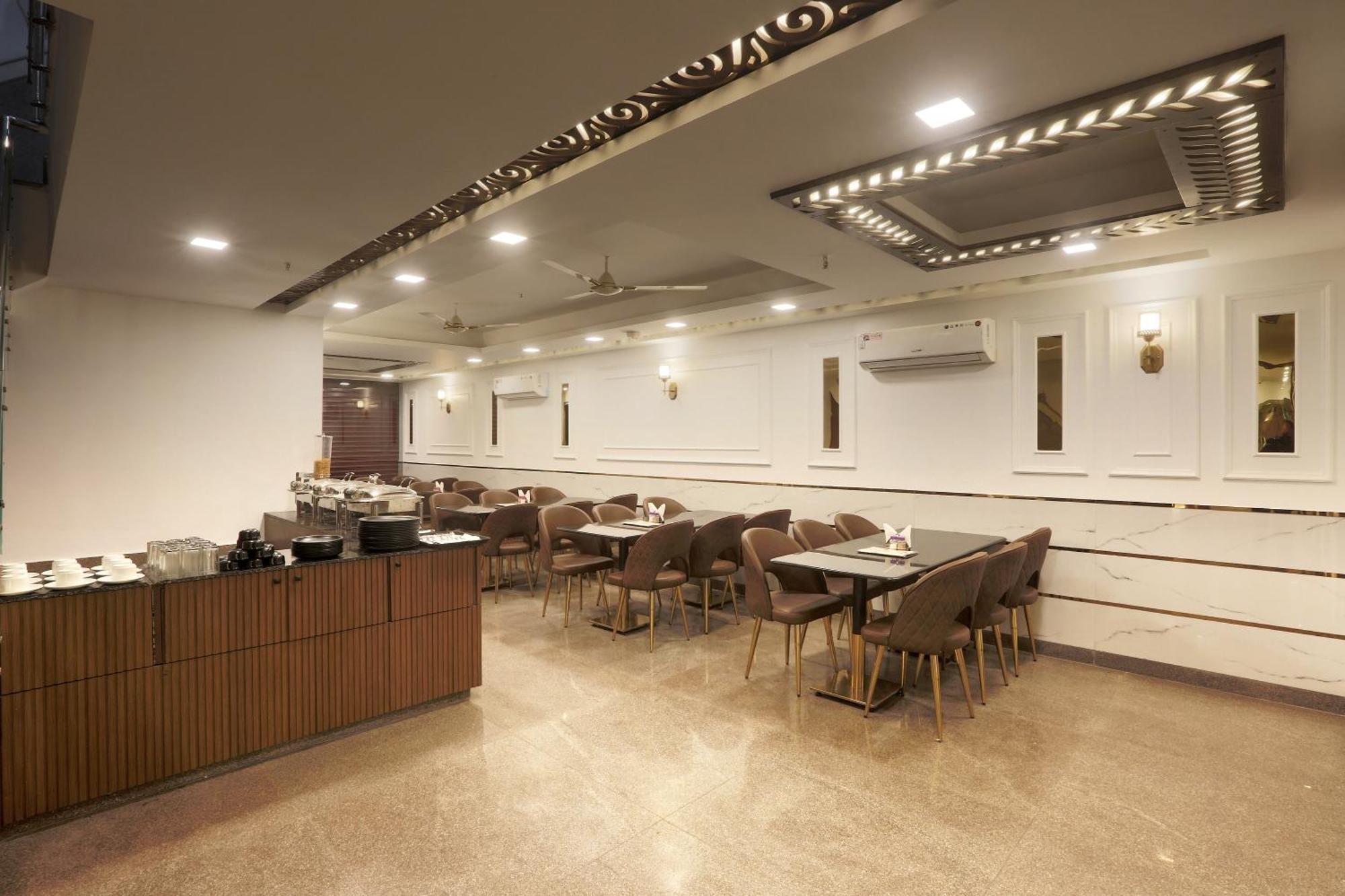 Airport Hotel Chanakya Delhi New Delhi Exterior photo