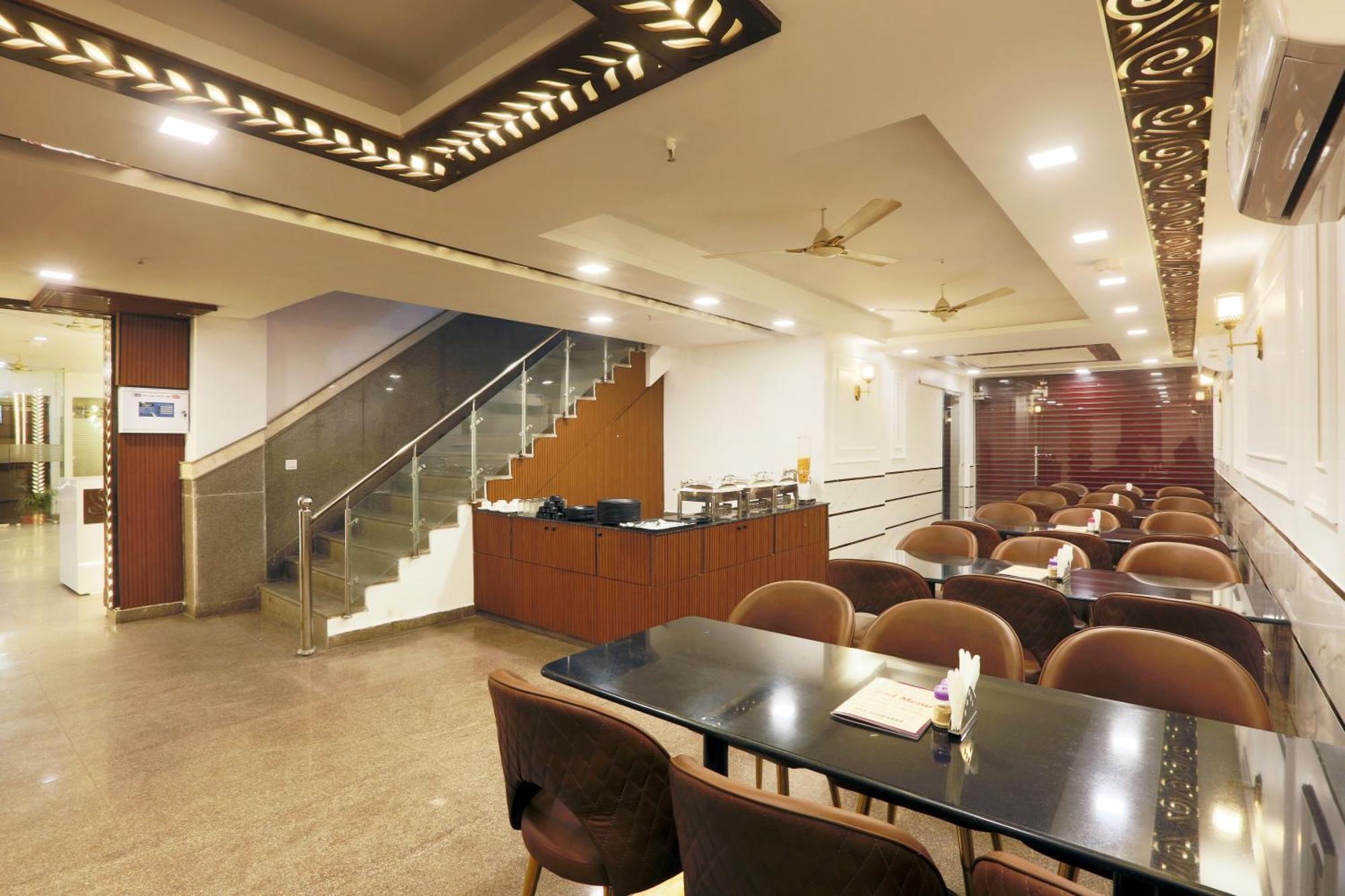 Airport Hotel Chanakya Delhi New Delhi Exterior photo