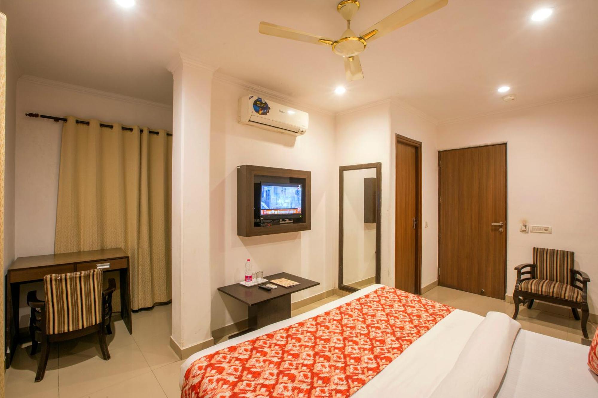 Airport Hotel Chanakya Delhi New Delhi Exterior photo